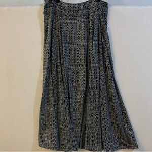 SD2 skirt black and white